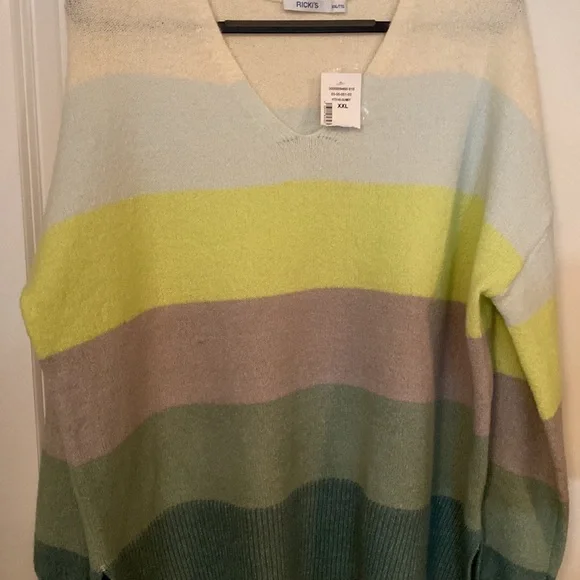 Sweater - Picture 3 of 4